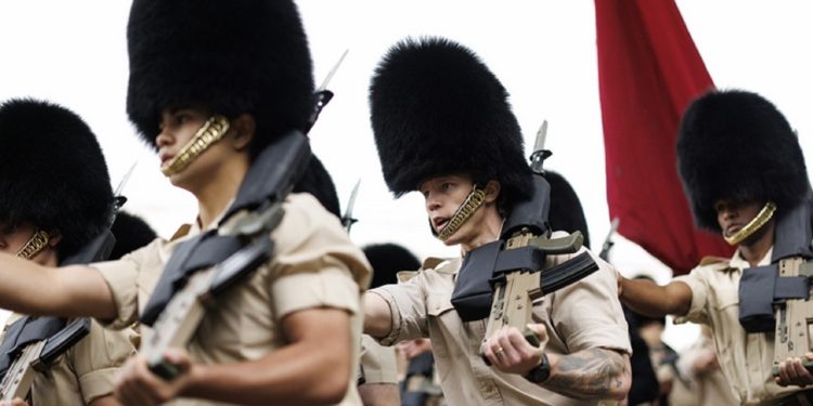 Βρετανός ΓΕΕΘΑ: Οι γιοι και οι κόρες μας πρέπει να είναι έτοιμοι να πολεμήσουν