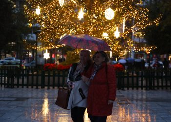 Εγκλωβισμένοι οδηγοί λόγω της κακοκαιρίας Βyron:  Ποιοι δρόμοι είναι κλειστοί στην Αττική – Αποκαταστάθηκε η κυκλοφορία στη γραμμή 7 του Τραμ