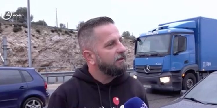 Εξοργισμένος οδηγός: «Περιμένουμε 1,5 ώρα – Χάλια μαύρα» για το μποτιλιάρισμα λόγω κακοκαιρίας (βίντεο)