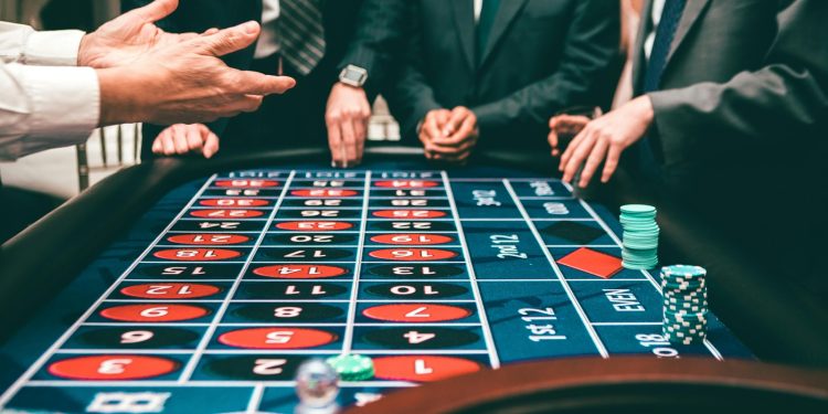 Έρχεται νομοσχέδιο για τα καζίνο: Ένα στα τρία παιδιά έως 16 ετών έχει παίξει παράνομο τζόγο