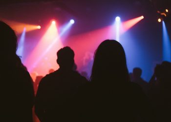 Περιστέρι: Συνελήφθη υπεύθυνος κέντρου για χορήγηση αλκοόλ σε ανηλίκους