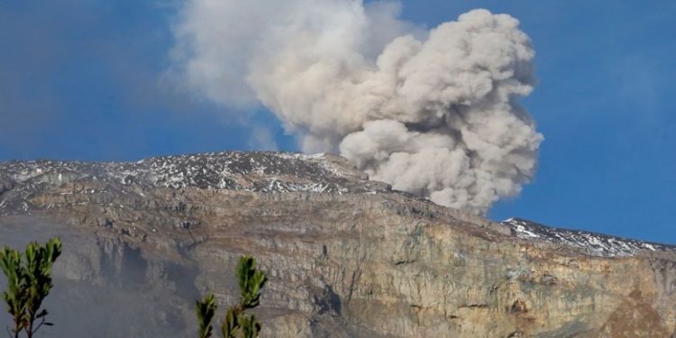 Κολομβία: Η τέφρα πνίγει χωριά μετά την έκρηξη του ηφαιστείου Πουρασέ