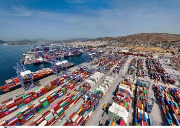 Made in China, financed by USA: Ποιος κάνει κουμάντο στα ελληνικά λιμάνια;