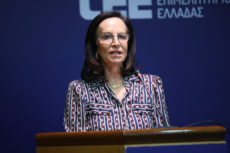 Η Διαμαντοπούλου… πάντα παρούσα