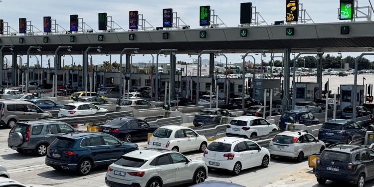 Αγροτικά μπλόκα και έξοδος Χριστουγέννων: Xάος σε Σχηματάρι και Ριτσώνα –  Άνοιξαν τα διόδια Μαλγάρων