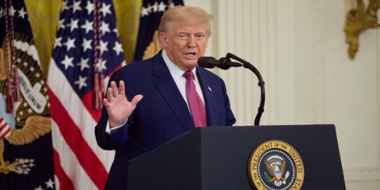 O Τραμπ ανακηρύσσει την κυβέρνηση της Βενεζουέλας «ξένη τρομοκρατική οργάνωση»