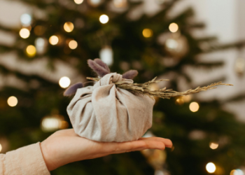 Δώρο Χριστουγέννων: Πότε καταβάλλεται, με τι ισούται και πώς να το υπολογίσετε on line