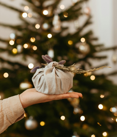 Δώρο Χριστουγέννων: Πότε καταβάλλεται, με τι ισούται και πώς να το υπολογίσετε on line