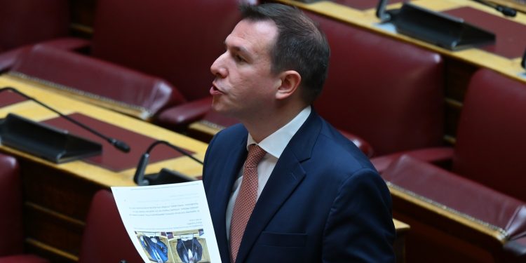 Προπηλακισμό από τον «γαλάζιο» υποψήφιο για τον ΔΣΑ καταγγέλλει ο Δουδωνής του ΠΑΣΟΚ: Με είπε «καραγκιόζη»