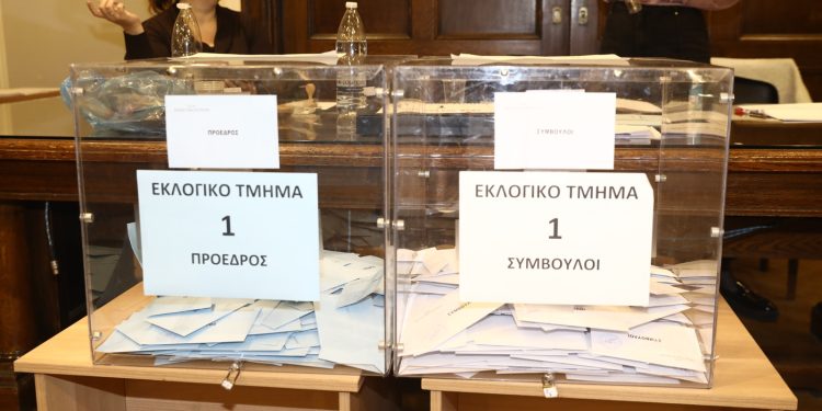 Δούκας και Κουτσόλαμπρος δείχνουν τον δρόμο στην αντιπολίτευση