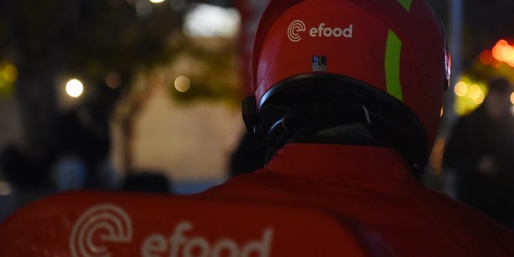 Θεσσαλονίκη: Διανομείς e-food καταγγέλλουν επικίνδυνη εργασία με ανέμους 8 μποφόρ