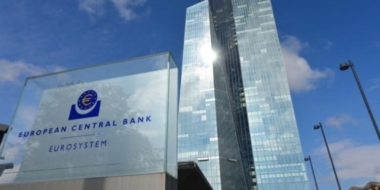 Η ΕΚΤ κρατά αμετάβλητα τα βασικά της επιτόκια