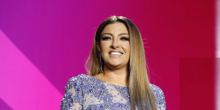 Υπερκόπωση «χτύπησε» την Έλενα Παπαρίζου – Παραμένει στο νοσοκομείο