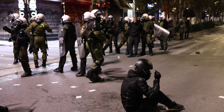 Επέτειος Γρηγορόπουλου: Επεισόδια στα Εξάρχεια – Συλλήψεις και χημικά από την ΕΛ.ΑΣ