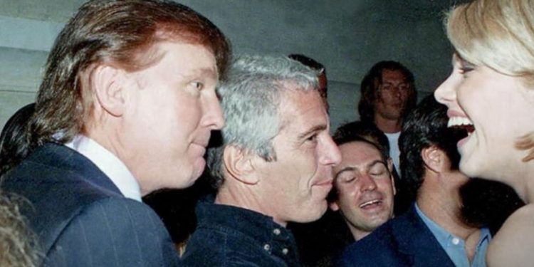 Σκάνδαλο Έπσταϊν: Νέες φωτογραφίες με Κλίντον, Τραμπ, Μπιλ Γκέιτς και πρίγκιπα Άντριου