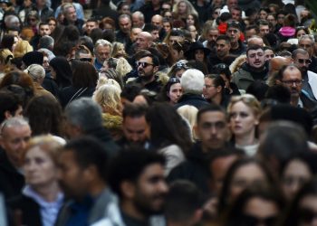 Το δράμα του εργαζόμενου 40άρη το 2025 – Παίρνει λιγότερα από όταν ξεκίνησε να δουλεύει το 2009!