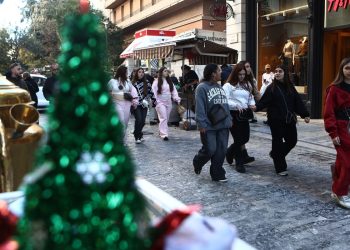 Εορταστικό ωράριο: Πώς θα λειτουργήσουν τα καταστήματα την Παραμονή Πρωτοχρονιάς