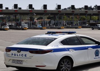 Φωτιά σε φορτηγό στα διόδια Αφιδνών – Διακοπή κυκλοφορίας στην ΕΟ Αθηνών – Λαμίας