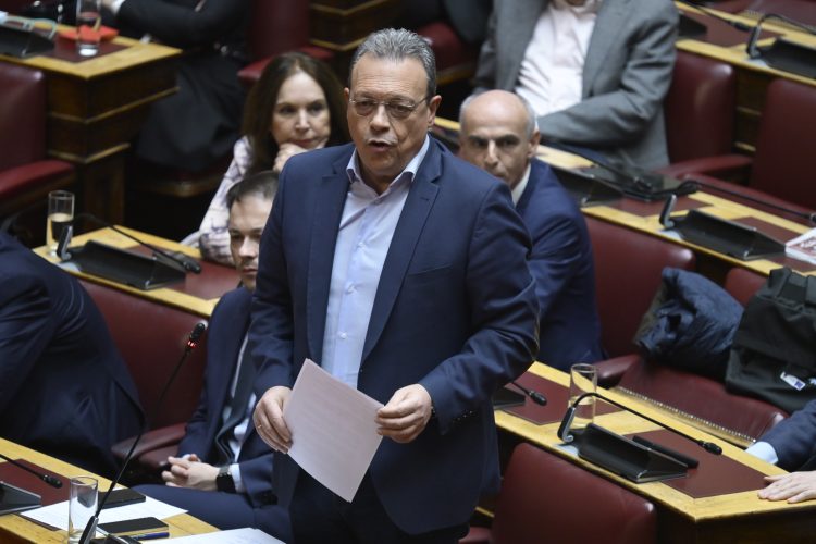 Ώρα αποφάσεων για τον Σωκράτη Φάμελλο