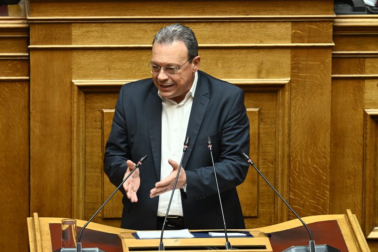 Φάμελλος: Είστε κυβέρνηση ρουσφετιών διαφθοράς, σήψης και διαπλοκής