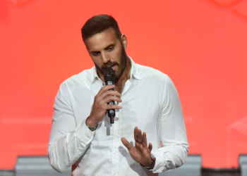 Διαγράφεται από την ευρωομάδα του ΣΥΡΙΖΑ ο Νίκος Παππάς