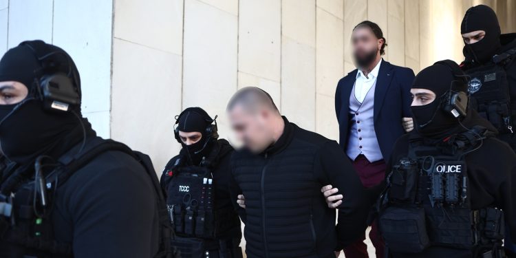 Φονικό στη Φοινικούντα: Νέα σύλληψη για το στυγερό έγκλημα – Παραδόθηκε ο 30χρονος που αναζητούνταν