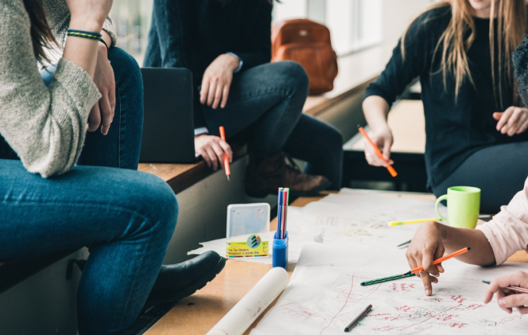 Eurostat: Σε ποιες χώρες της ΕΕ οι νέοι εγκαταλείπουν τις σπουδές τους – Τι ισχύει για Ελλάδα και Κύπρο