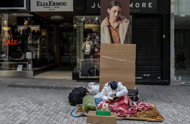 Φτώχεια 2025: Η Ελλάδα των ρεκόρ και η Ελλάδα που ξεπαγιάζει