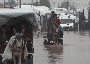 Κακοκαιρία στην Γάζα: Πλημμύρισαν μέχρι και οι σκηνές – Νεκρό μωρό από το κρύο (βίντεο)