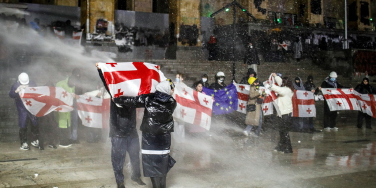 Έρευνα – σοκ του BBC: Χρησιμοποίησαν χημικά όπλα κατά διαδηλωτών στη Γεωργία (φώτο)