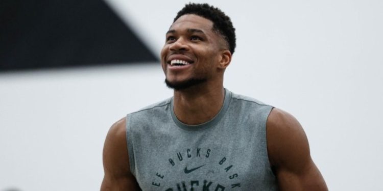 Αντετοκούνμπο: «Δεν έχω κάνει καμία συζήτηση με τους Μπακς, είμαι συγκεντρωμένος στην επιστροφή μου»