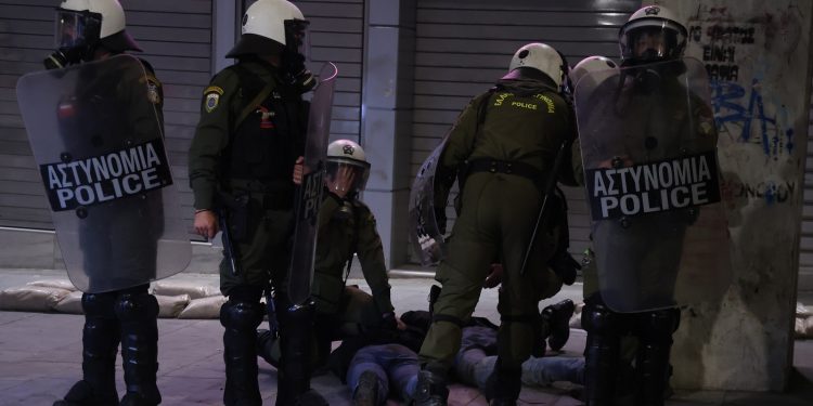 Οι «μαντικές» ικανότητες της ΕΛ.ΑΣ: Επιτέθηκαν στην πορεία για τον Γρηγορόπουλο γιατί «υπήρχε σκοπός να γίνουν επεισόδια»