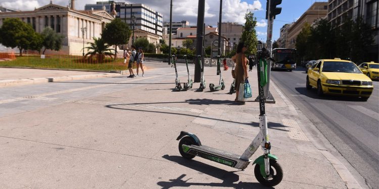 Αλκοτέστ στην Πανεπιστημίου έπιασε οδηγό σε ηλεκτρικό πατίνι – Της έβαλαν πρόστιμο 350 ευρώ