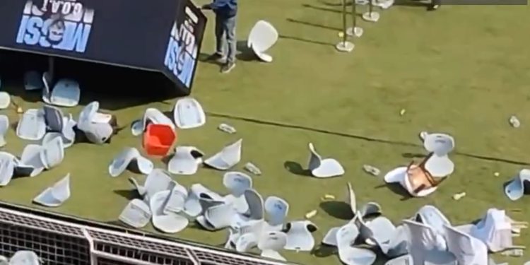 Τα έσπασαν στην Καλκούτα γιατί πλήρωσαν αλλά είδαν ελάχιστα τον Μέσι (βίντεο)