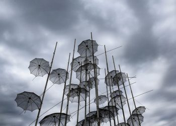 Σταδιακή βελτίωση του καιρού σήμερα – Πού θα επιμείνουν οι βροχές