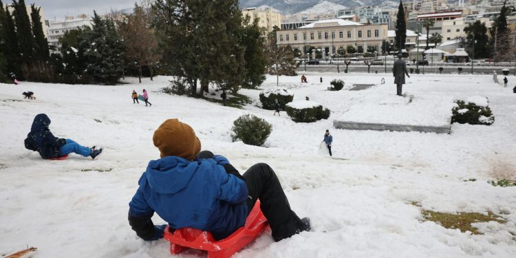 Καιρός: Σκανδιναβικό ψύχος-αστραπή στο φινάλε του 2025 – Θα χιονίσει στην Αττική;