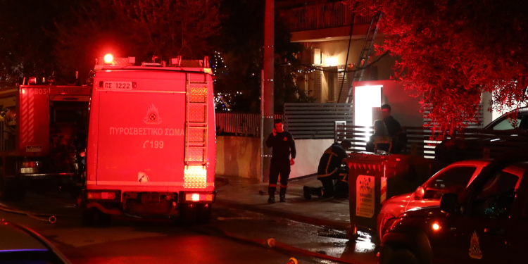 Καλλιθέα: Μεγάλη φωτιά σε διαμέρισμα – Εντοπίστηκαν 2 νεκροί