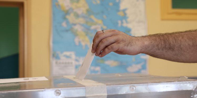 Δημοσκόπηση Real Polls: Στο 21,7% η πρόθεση για το κόμμα Τσίπρα – Ψηλά το ΠΑΣΟΚ με άλλον αρχηγό