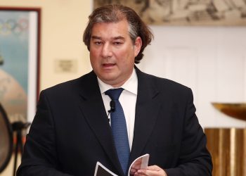 Νέα επίθεση Καραχάλιου σε Καρυστιανού: «Στην πολιτική κάθε ψέμα κοστίζει – Πέφτει σε γκάφες» (βίντεο)