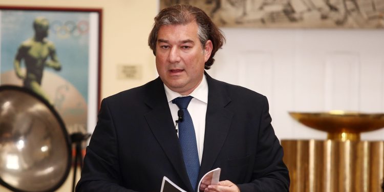 Νέα επίθεση Καραχάλιου σε Καρυστιανού: «Στην πολιτική κάθε ψέμα κοστίζει – Πέφτει σε γκάφες» (βίντεο)