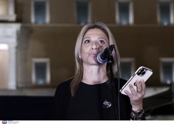 Η Καρυστιανού εμφανίζεται στη Θεσσαλονίκη και το Facebook ανάβει σαν θυμιατό