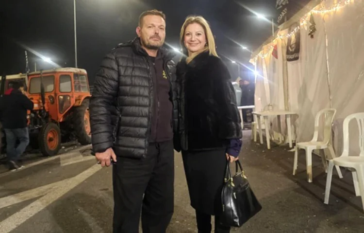 Στο μπλόκο της Νίκαιας η Μαρία Καρυστιανού