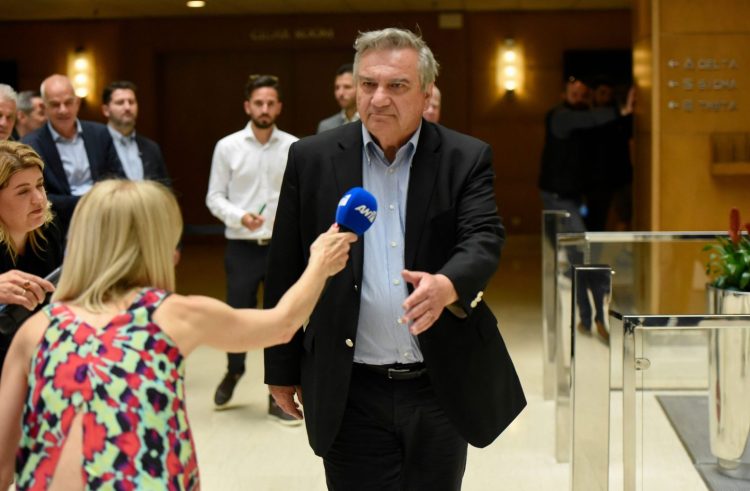 Ο Καστανίδης «αφήστε τον πρόεδρο»