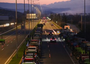 Μπλόκα, εκτροπές και πολύωρη ταλαιπωρία στις εθνικές οδούς: Οι χάρτες της τροχαίας και η πραγματικότητα