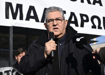 Στα μπλόκα των αγροτών σε Μπράλο και Αταλάντη ο Δημήτρης Κουτσούμπας