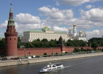 Ο ρωσικός στρατός προελαύνει στην Ουκρανία και στοχοθετεί το Μίρνοχραντ