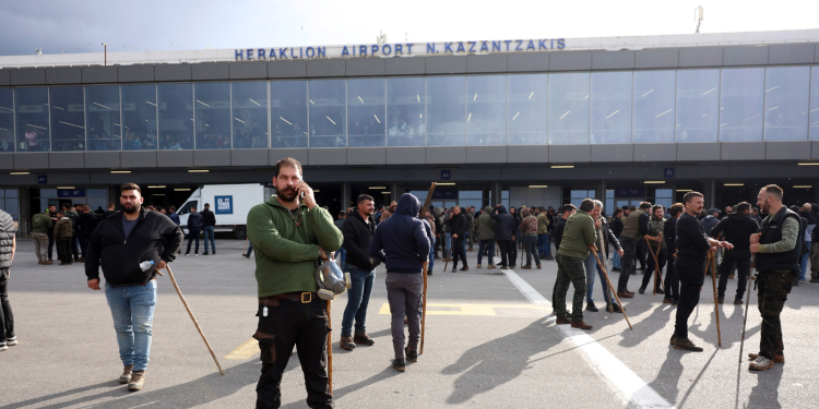 Χανιά: Κανονικά λειτουργεί το αεροδρόμιο – Ανοιγοκλείνει του Ηρακλείου