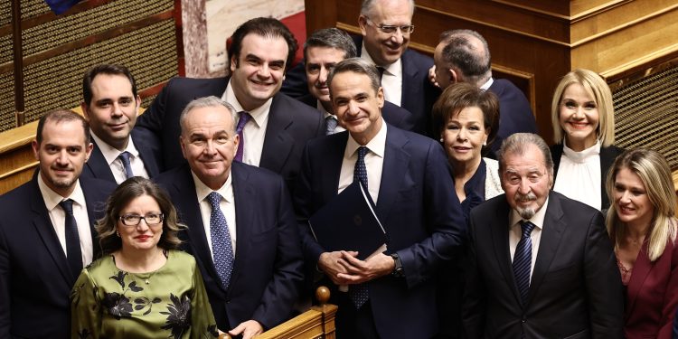 Διπλή πίεση για τη ΝΔ: Κοινωνική δυσαρέσκεια και νέα κόμματα ανησυχούν το Μαξίμου