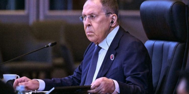 Λαβρόφ: «Η Δύση πρέπει να καταλάβει ότι η Ρωσία έχει τη στρατηγική πρωτοβουλία στην Ουκρανία»