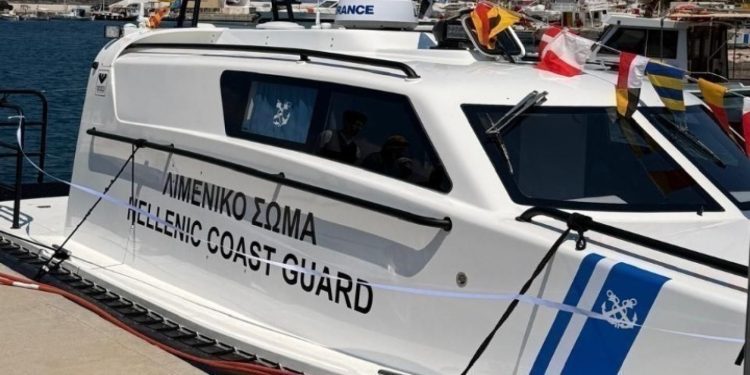 Εντοπίστηκαν 28 μετανάστες σε παραλία της Σάμου